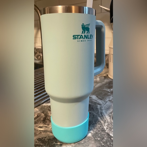 Stanley Seafoam Tumbler - no lid - Picture 4 of 6